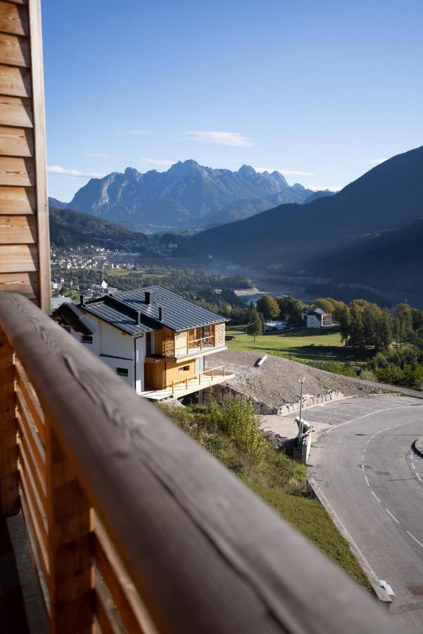 Giallo Dolomiti Pieve di Cadore Esterno foto